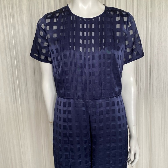 Diane Von Furstenberg elegant checkered, overlay Navy jumpsuit! Size 8 Medium - Picture 3 of 17
